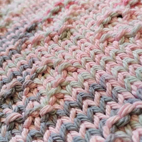 Handknit Heart Bib ๐ฉท๐ฉถ - Picture 4 of 5